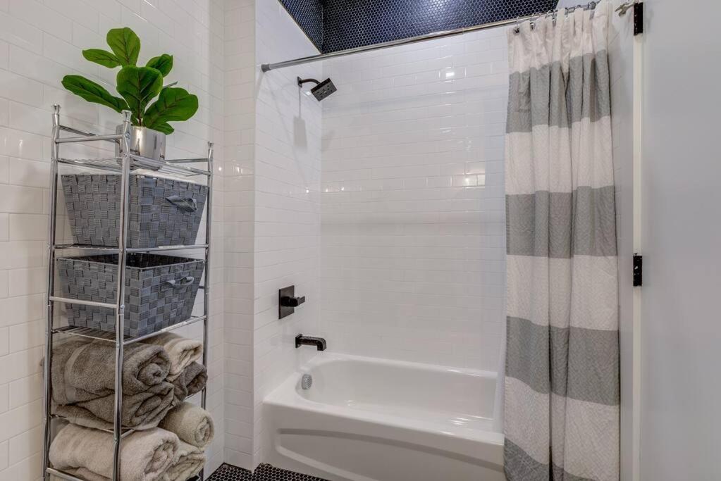 Luxury Designer Theme 2Br Apt Near Nyc / Thepath Apartman Newark Kültér fotó